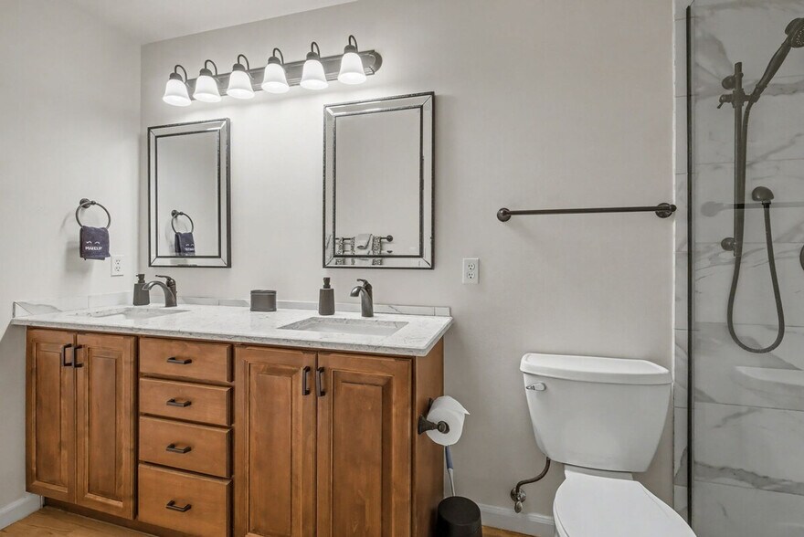 Building Photo - 1555 California St