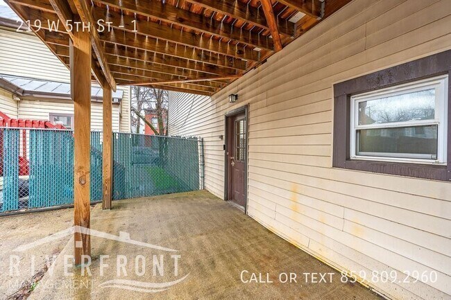 Building Photo - 219 W 5th St