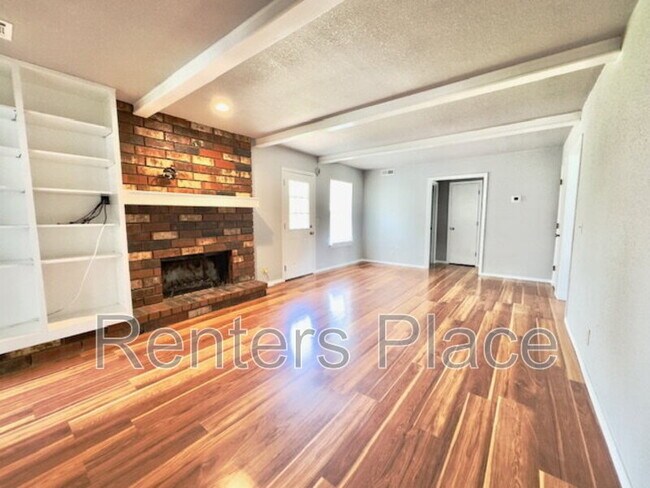 Building Photo - 1400 N Ironwood Pl