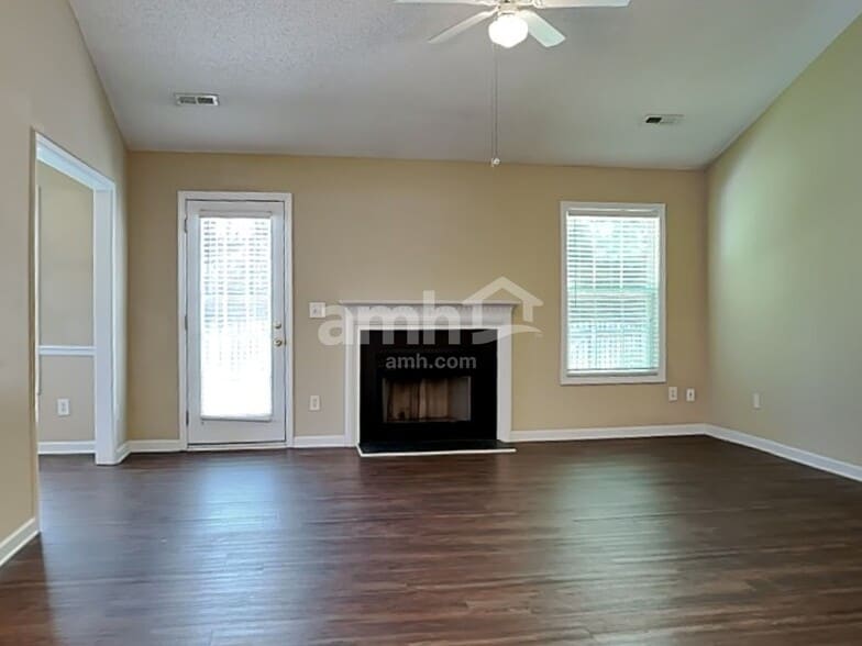 Building Photo - 213 Fiddlers Knoll Ct