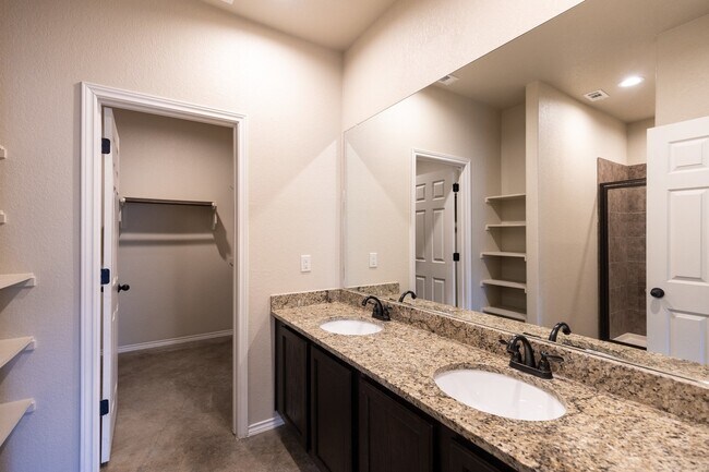Building Photo - 271 Joanne Lp
