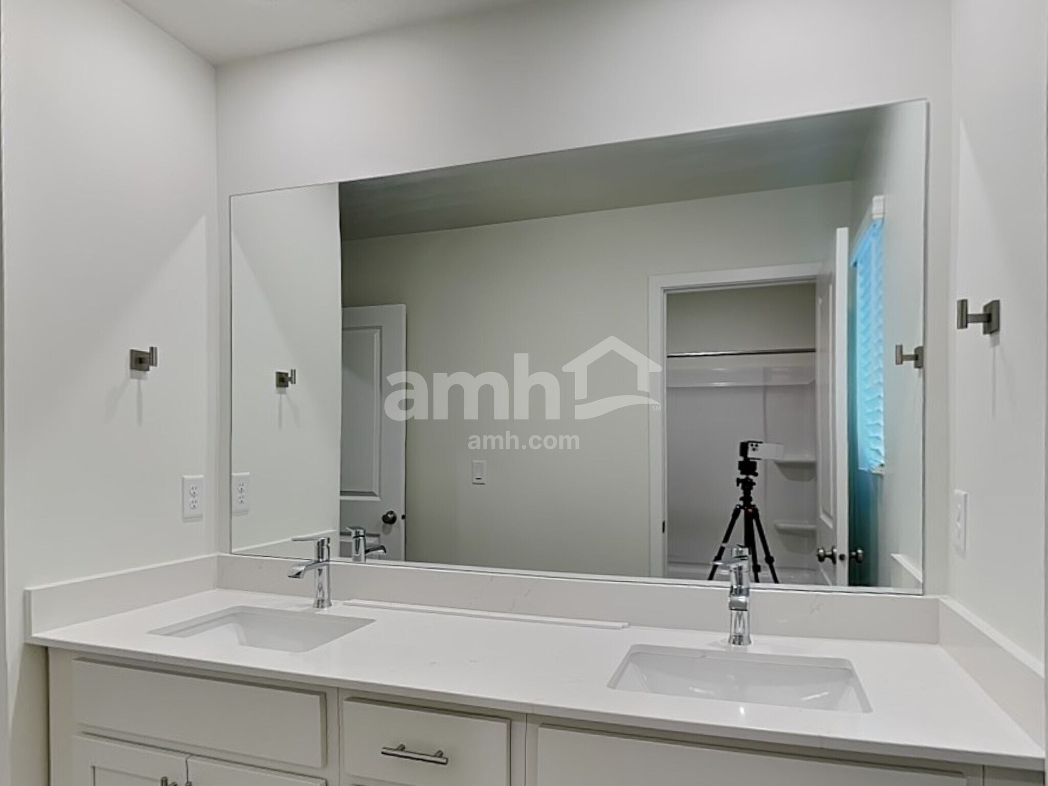 Building Photo - 4692 W Ore Strm Rd