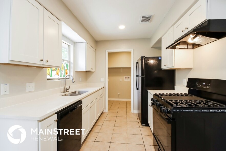 Building Photo - 431 W Sunnyside St