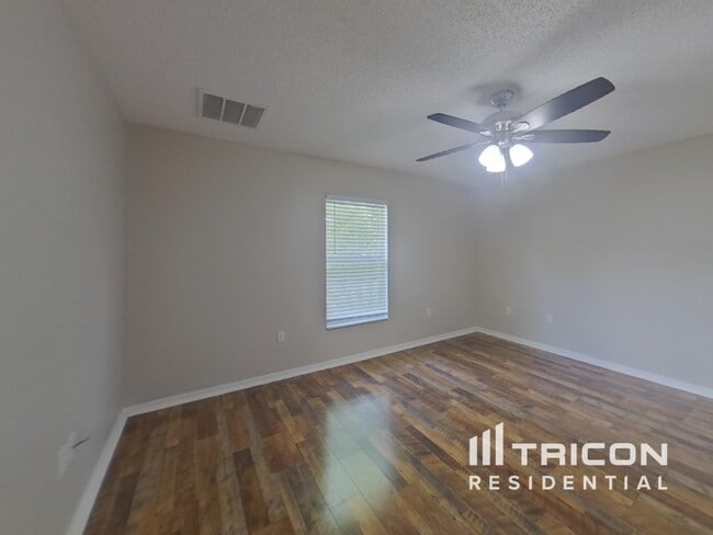 Building Photo - 609 White Oak Way