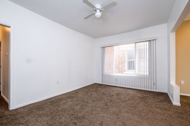 Building Photo - 627 Hague St