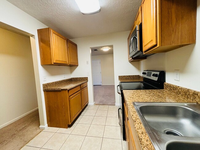 Building Photo - *Available Now - 4 and 3 Person Rates Avai...