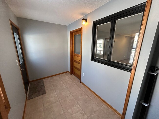 Building Photo - Cute Remodeled 2 bed, 1 bath home in Crosby