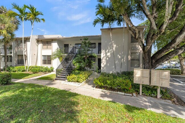 Building Photo - 1256 S Military Trail