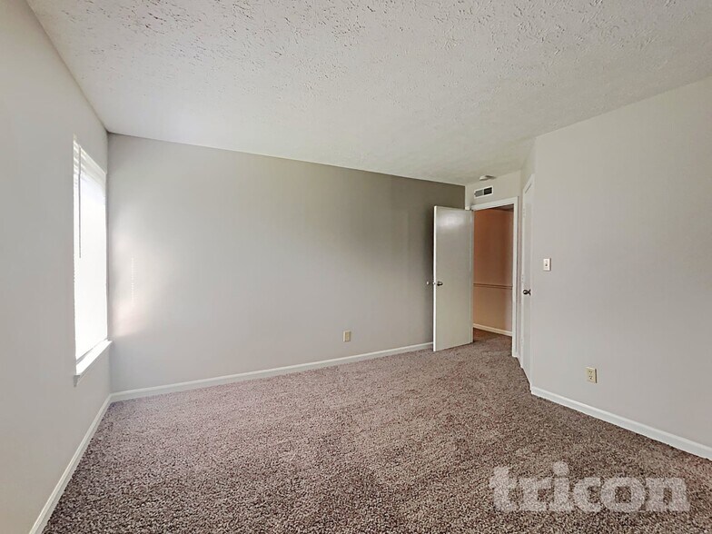 Building Photo - 572 San Ricardo Dr