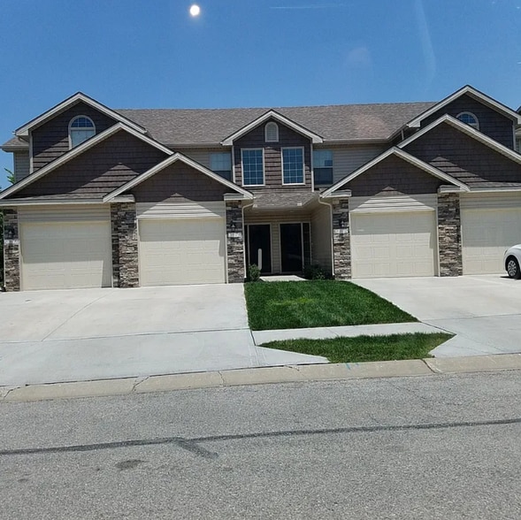 Building Photo - 2176 SW Timbertrace Ln