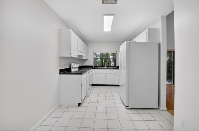 Building Photo - 6130 Aloma Ln