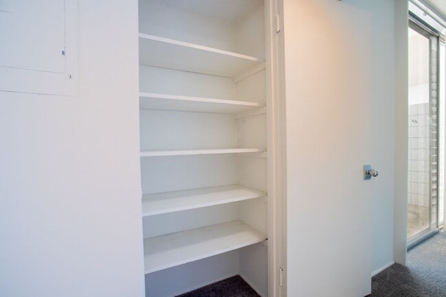 Building Photo - Mid-Century in Rancho Mirage!