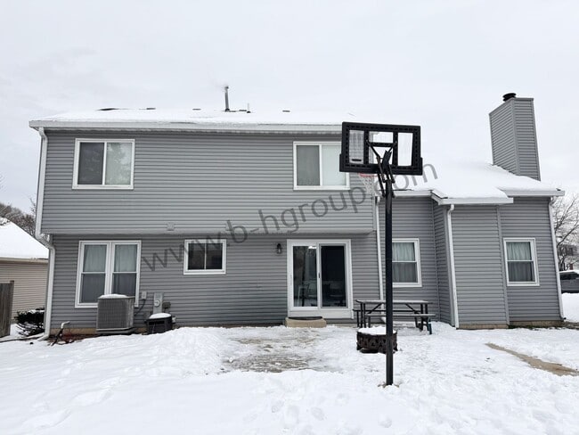 Building Photo - Rare Find!