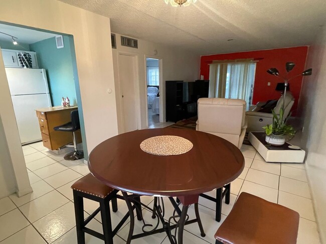 Building Photo - Charming Unit Apartment in Lauderhill