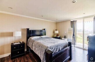 Building Photo - 6526 Ocean Crest Dr
