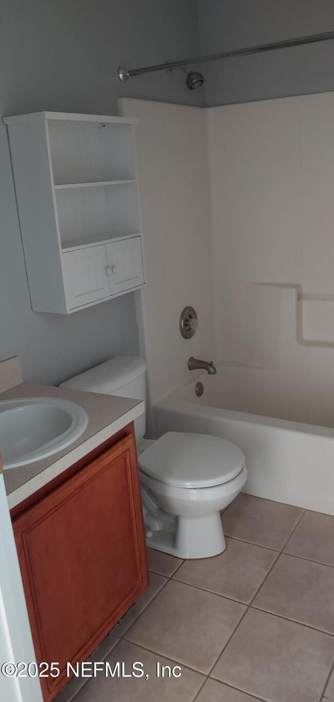 Building Photo - 916 Hyannis Port Dr