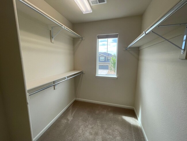 Building Photo - Luxurious 3 Bedroom 2.5 Bathroom House in ...