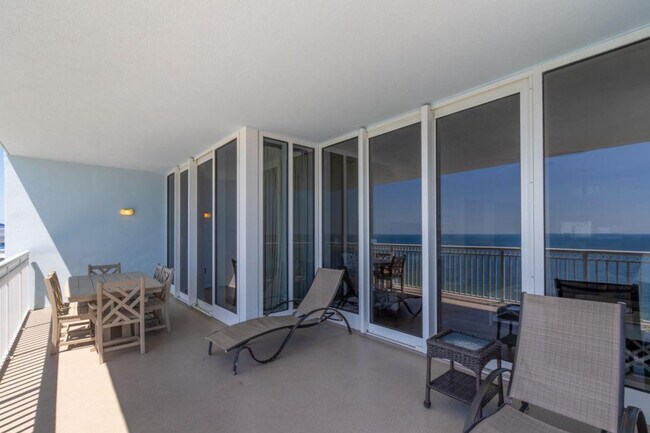 Building Photo - 527 E Beach Blvd