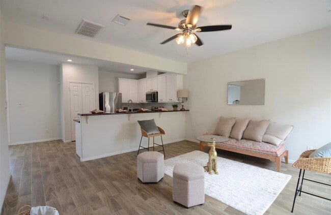 Building Photo - 2201 Naomi St