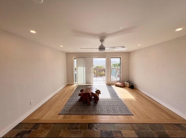 Building Photo - 3 Bedroom, 2 Bathroom Townhouse with a Lak...