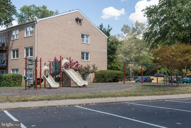 Building Photo - 9479 Fairfax Blvd