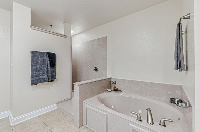Building Photo - 121 Hillwood Dr