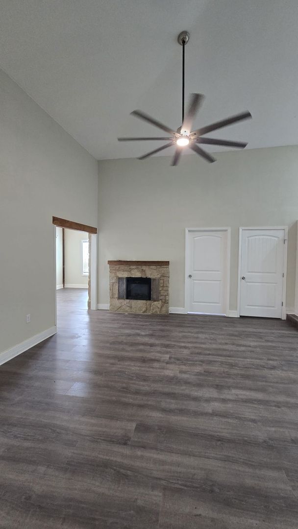 Building Photo - Spacious Ranch Style 5-Bedroom Home with Oversized 4 Car Garage / Workshop, 4 RV Carport & 1 Acre...