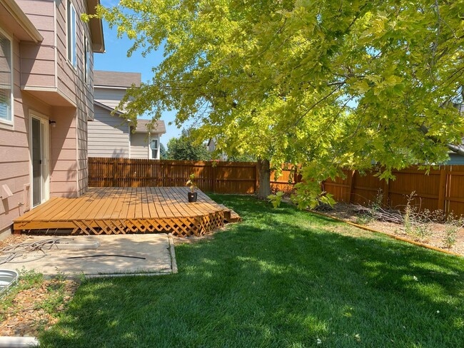Building Photo - Wonderfully updated and maintained 3 bedro...