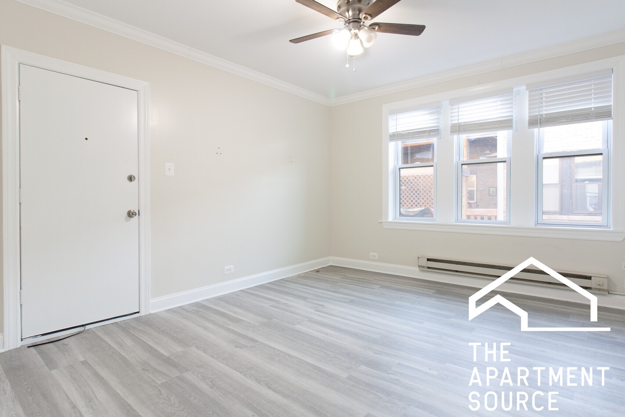 Building Photo - 837.5 W Cornelia Ave