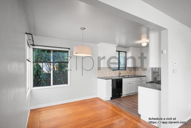 Building Photo - 903 61st St