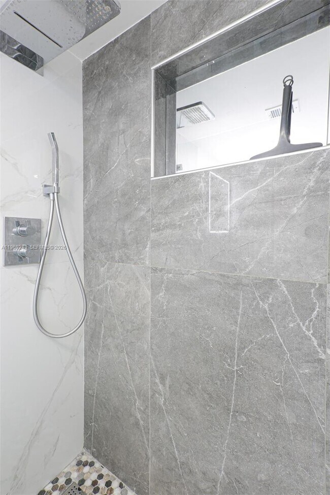 Building Photo - 6801 Indian Creek Dr