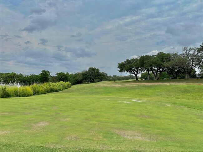 Building Photo - 5206 Country Club Dr