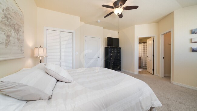 Building Photo - Fully Furnished Townhome in Park Haven Vil...