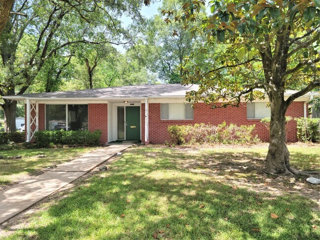 Primary Photo - 3550 Lazy Ln