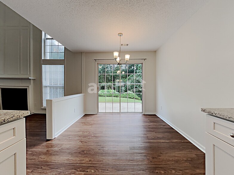 Building Photo - 122 Wallnut Hall Cir