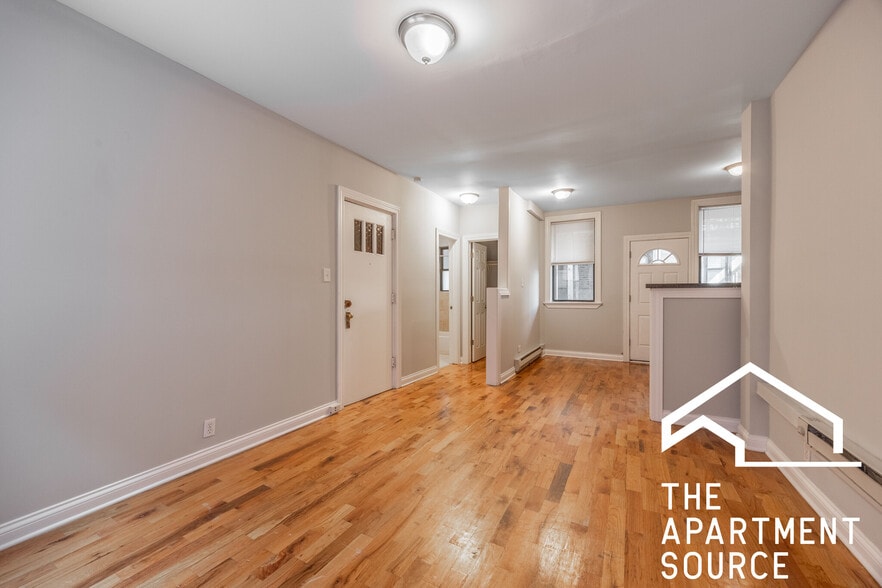 Building Photo - 4415 N Wolcott Ave