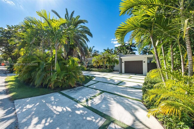 Building Photo - 10618 NE 11th Ct