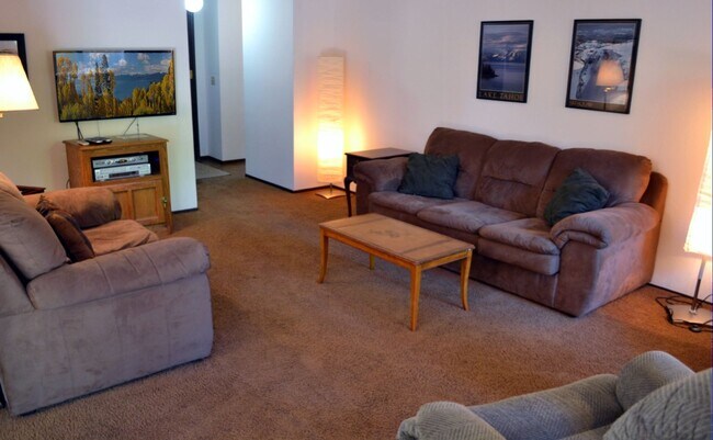Building Photo - Single level 3BD Close to Heavenly & the casinos! Avail. for a 3–6-month seasonal lease starting ...