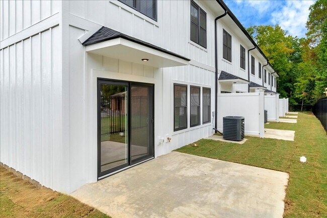 Building Photo - Cherfran Townhomes: Luxury Living in the Heart of South Hill