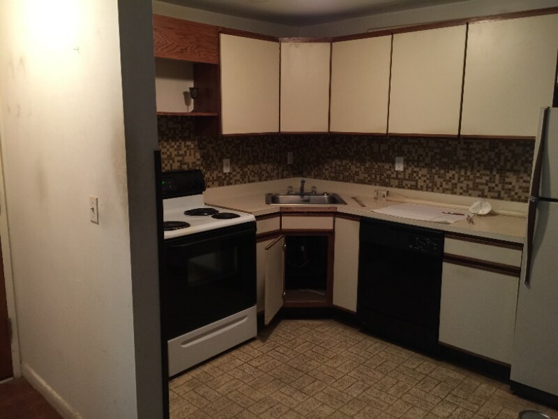 Building Photo - 102 Oakwood Ave