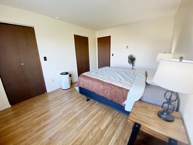 Building Photo - 4660 Reka Dr