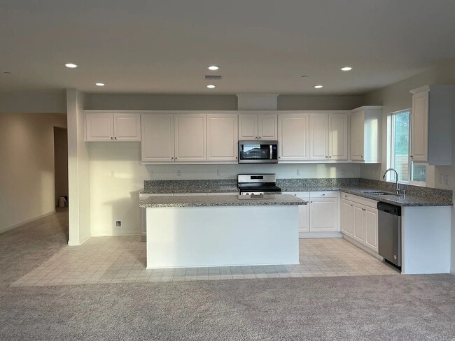 Building Photo - Elegant 7-Bedroom Retreat with Modern Upgr...