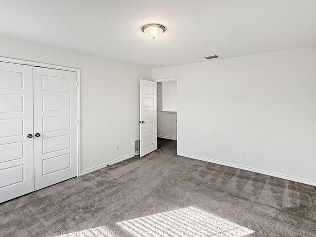 Building Photo - New Braunfels gem