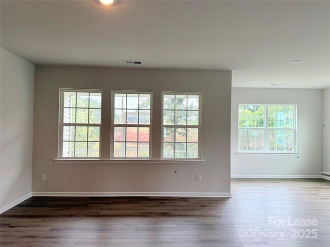 Building Photo - 6406 Fairfax Ct
