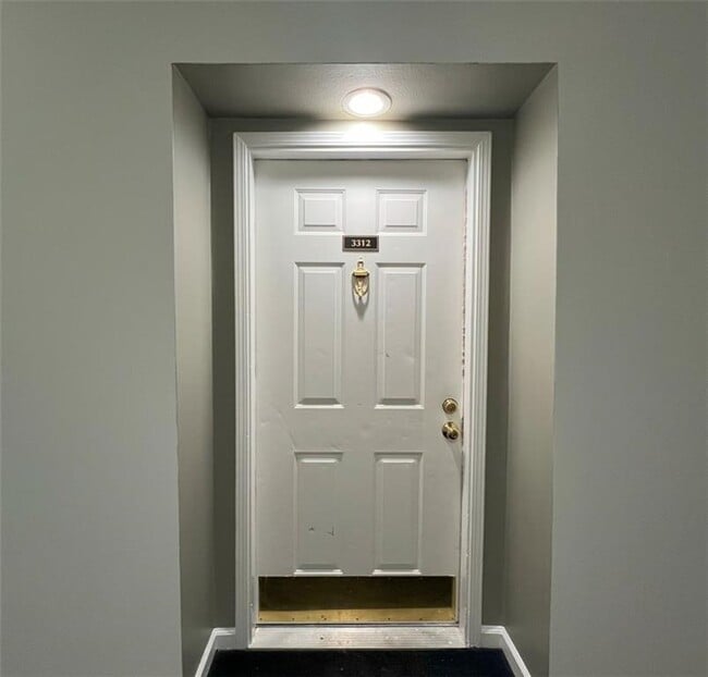 Building Photo - 3312 Pine Heights Dr NE