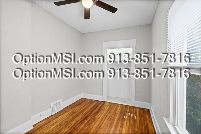 Building Photo - West Plaza!!!