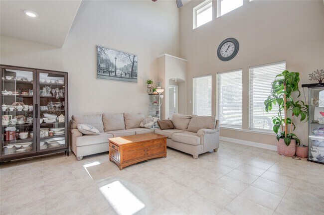 Building Photo - 12902 Oak Fls Dr