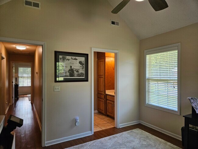 Building Photo - 2947 Sylvan Way