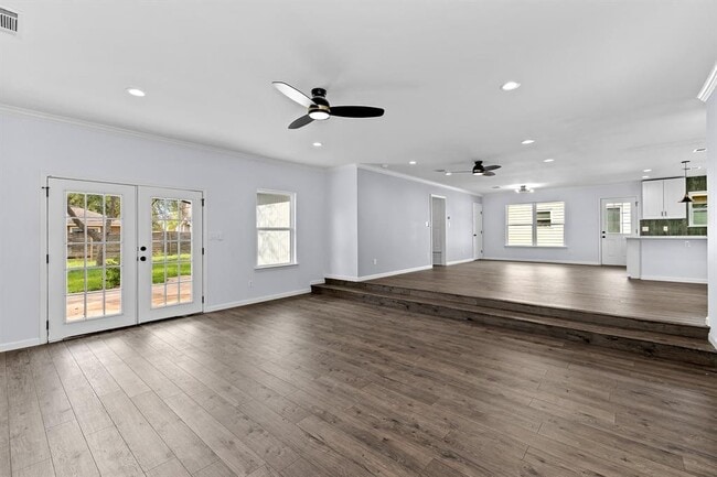 Building Photo - 1307 Yorkshire Dr