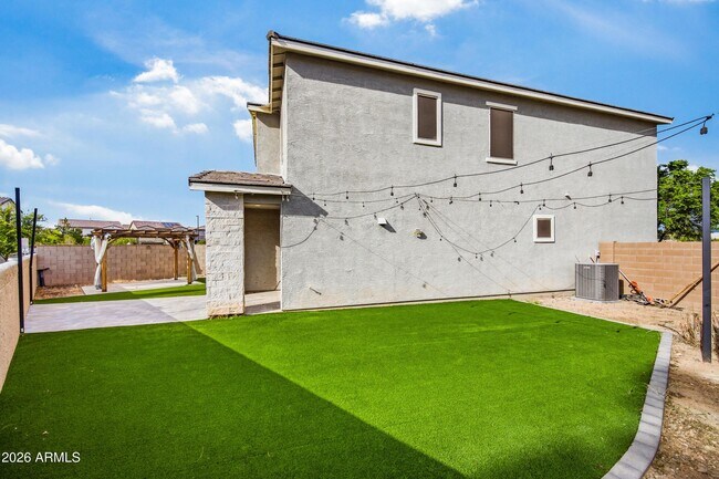 Building Photo - 668 N Sparrow Ct